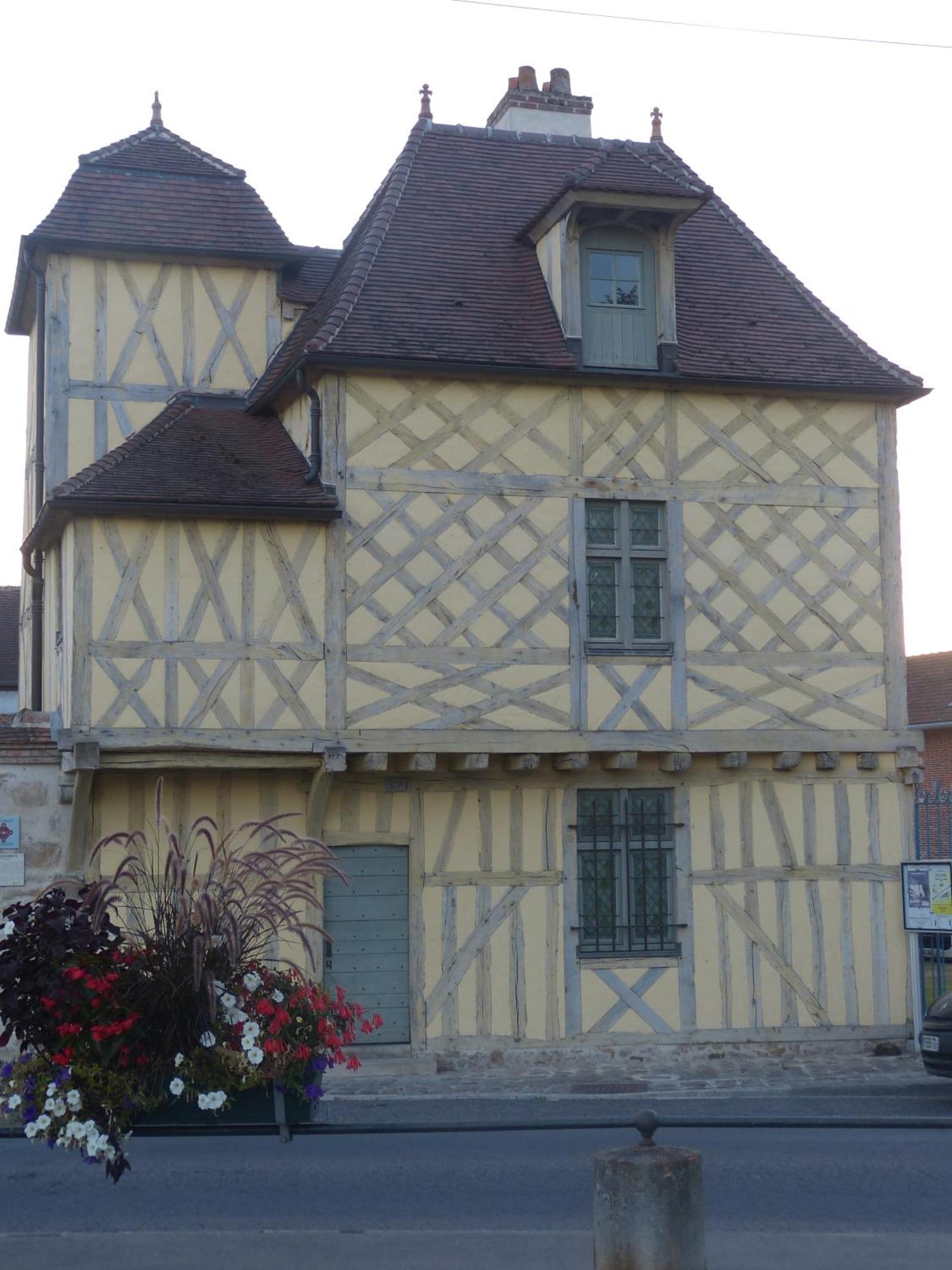 Hotel Saint Laurent Nogent-sur-Seine Ngoại thất bức ảnh